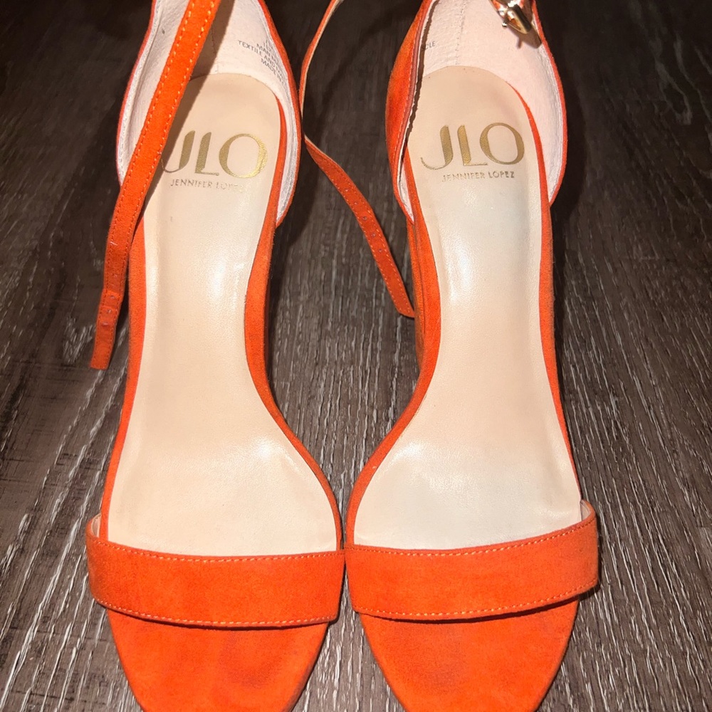JLo sexy beautiful wedge